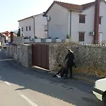 Srhoj Апартаменты *